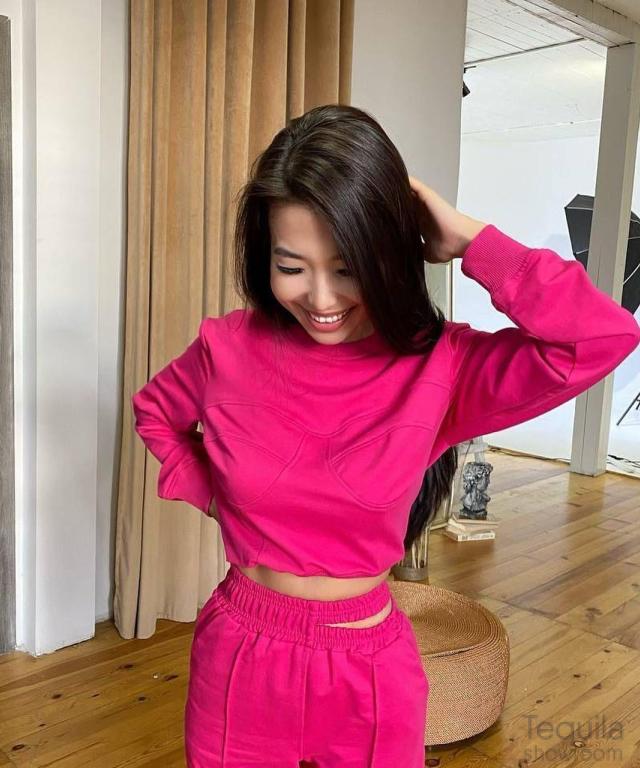 Костюм фуксия