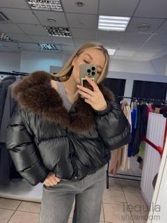 Черная куртка с мехом